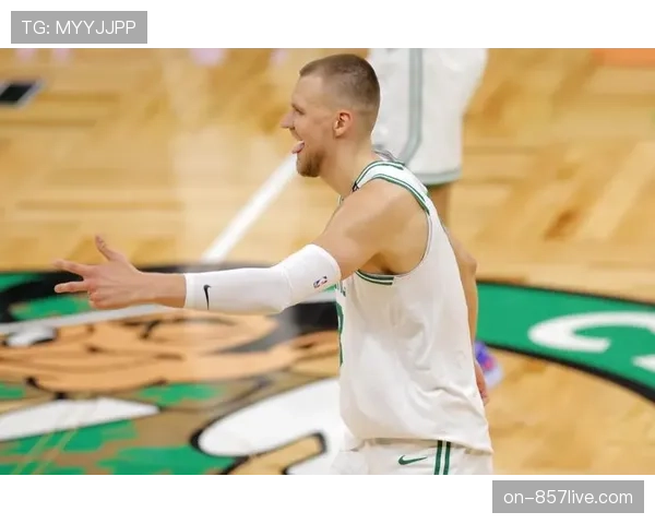 观点:过度依赖三分导致攻守失衡,独行侠客场溃败的战术警示