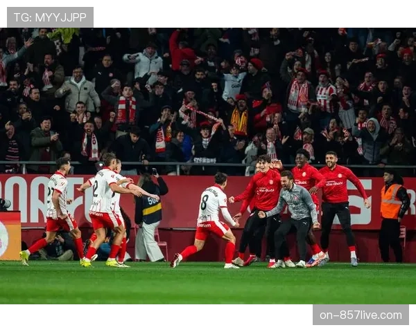 西甲：巴萨2-0赫罗纳，全场28次传中，精准传中率达到39%