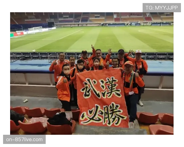 通讯:雨战中的混乱与坚持,一场保级战的90分钟纪实